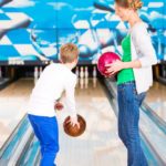 is two handed bowling legal