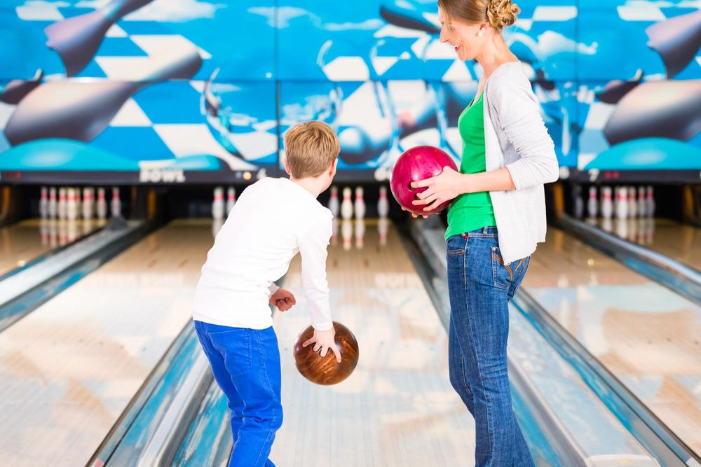 is two handed bowling legal